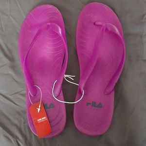 Size Lrg Fila sport sandals